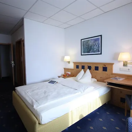 Zum Löwen Hotel 4*