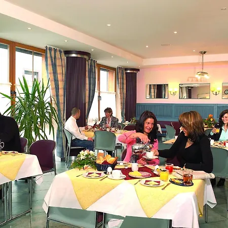 Hotell Zum Loewen 4*