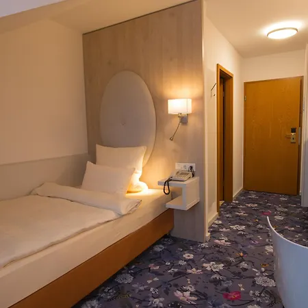 Zum Loewen Hotel 4*